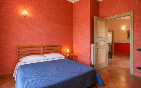 La Villa di Giusy: Pavimentazione, Pavimento, Interior Design, Camera, Soffitto, Color Legno, Camera Da Letto, Biancheria, Hotel, Lenzuolo