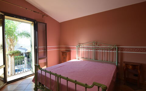 La Villa di Giusy: Mobilia, Interior Design, Camera Da Letto, Pavimento, Letto, Casa, Camera, Telaio Del Letto, Lenzuolo, Bedding