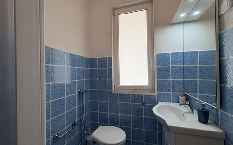 Casale Nardi: Bagno, Idraulico Fixture, Parete, Toilet Seat, Gabinetto, Pavimentazione, Pavimento, Idraulico, Interior Design, Lavello