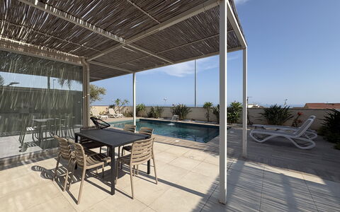 A Casa di Gio: Mobilia, Mobili Da Esterno, Sedia, Pavimento, Shade, Materiale Composito, Ricorrere, Eco Hotel, Piscina, Struttura Esterna
