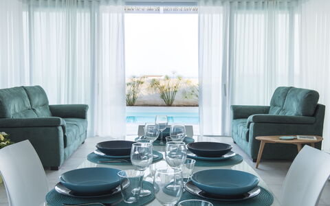 A Casa di Gio: Mobilia, Interior Design, Divano, Soggiorno, Tessile, Pavimentazione, Tavolo, Pavimento, Camera, Casa