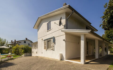 Villa Eva: Costruzione, Finestra, Casa, Casa, Zona Residenziale, Architettura, Tetto, Porta, Insediamento Umano, Villetta