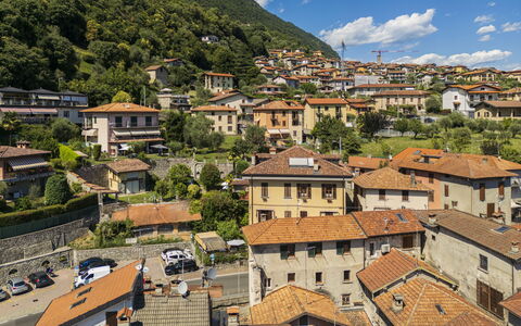 Next Comacina, Lago di Como with Garage: Geografia Montane, Montagna, Collina, Zona Residenziale, Casa, Quartiere, Cittadina, Paesaggio, Highland, Tetto