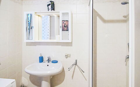 Boscolago: Idraulico Fixture, Bagno, Lavandino Del Bagno, Pavimentazione, Lavello, Pavimento, Idraulico, Interior Design, Specchio, Rubinetto