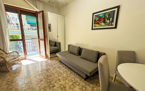 Rubens: Pavimentazione, Pavimento, Interior Design, Legna, Mobilia, Camera, Appartamento, Soggiorno, Soffitto, Divano