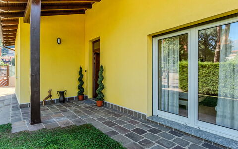 Villa Giulia: Parete, Giallo, Pavimentazione, Architettura, Pavimento, Casa, Materiale Composito, Porta, Shade, Giardino