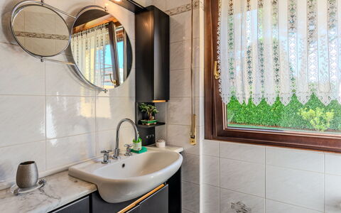 Villa Giulia: Idraulico Fixture, Interior Design, Lavello, Rubinetto, Lavandino Del Bagno, Bagno, Idraulico, Illuminazione, Specchio, Pavimentazione