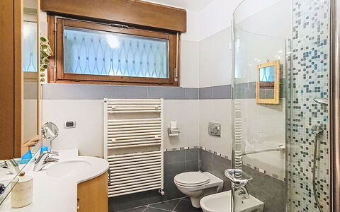 Locanda dei Nonni: Pavimentazione, Interior Design, Idraulico Fixture, Pavimento, Bagno, Lavello, Soffitto, Rubinetto, Idraulico, Camera