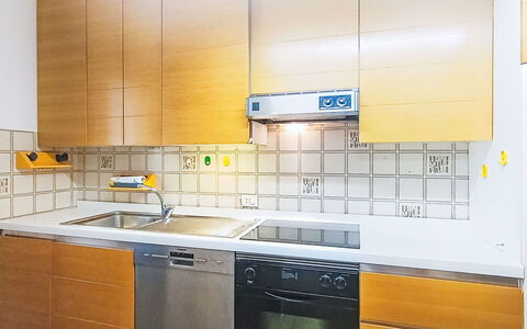 Locanda dei Nonni: Cucina, Elettrodomestico Da Cucina, Controsoffitto, Apparecchio Major, Pavimentazione, Cabinetry, Legna, Giallo, Lavandino Della Cucina, Interior Design