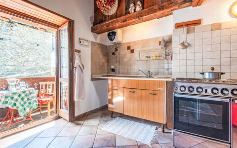 Les Combes 6: Legna, Casa, Porta, Villetta, Cucina, Color Legno, Latifoglie, Controsoffitto, Log Cabin, Piastrella