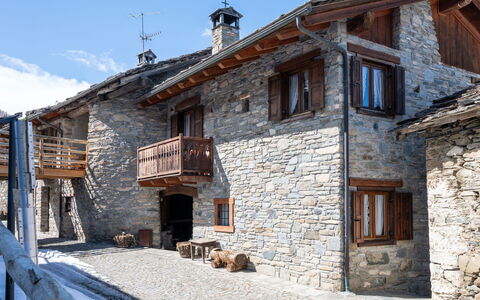 Les Combes 6: Casa, Tetto, Porta, Villetta, Casa, Insediamento Umano, Muro ​​Di Pietra, Villaggio, Paesino Di Montagna