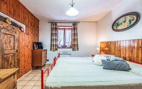 Les Combes 6: Legna, Mobilia, Casa, Casa, Camera Da Letto, Camera, Letto, Latifoglie, Color Legno, Bedding