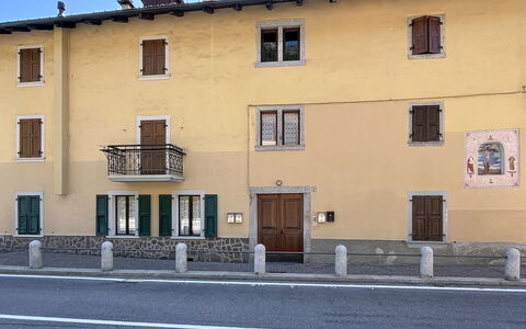 Ca' Alma Dolomia: Parete, Finestra, Costruzione, Porta, Facciata, Insediamento Umano, Appartamento, Finestra A Ghigliottina, Dipingere, Gesso