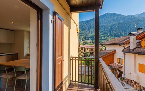 Ca' Alma Dolomia: Casa, Appartamento, Balcone, Color Legno, Paesino Di Montagna, Portico