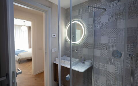 Terrazza Mare, Jacuzzi and Seaview: Interior Design, Pavimentazione, Idraulico Fixture, Pavimento, Bagno, Lavandino Del Bagno, Idraulico, Soffitto, Lavello, Piastrella
