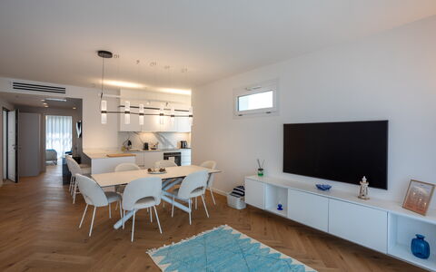 Porto di Luce Luxury, Jacuzzi and Seaview: Mobilia, Interior Design, Pavimentazione, Pavimento, Parete, Legna, Soffitto, Camera, Casa, Appartamento