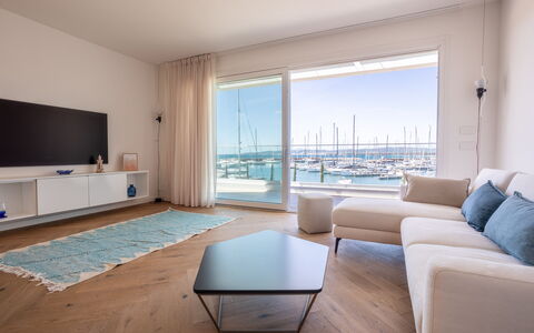 Porto di Luce Luxury, Jacuzzi and Seaview: Mobilia, Pavimentazione, Pavimento, Pavimento In Legno, Appartamento, Sedia, Pavimento Laminato, Latifoglie, Hotel