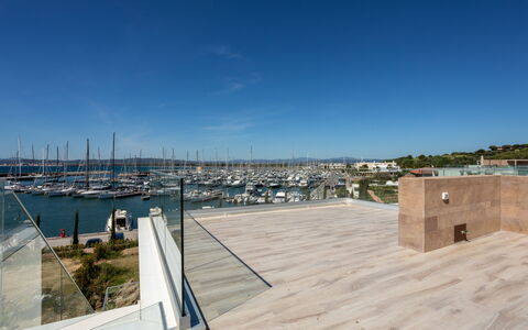 Porto di Luce Luxury, Jacuzzi and Seaview: Shade, Marina, Balcone, Passerella