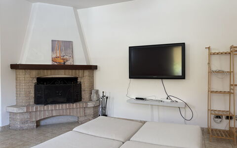 Villa Magda: Mobilia, Interior Design, Pavimentazione, Legna, Pavimento, Camera, Illuminazione, Soggiorno, Soffitto, Appartamento