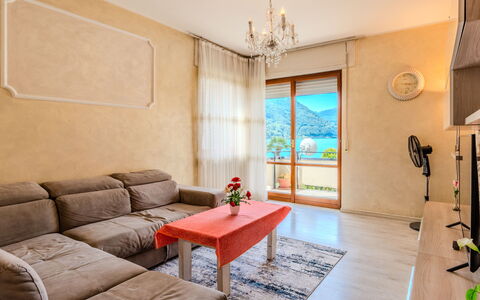 Casa Asia: Mobilia, Interior Design, Pavimentazione, Divano, Legna, Pavimento, Camera, Soggiorno, Soffitto, Illuminazione