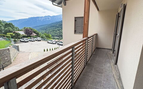 Vita Nova: Legna, Balcone, Portico, Corrimano, Appartamento, Color Legno, Latifoglie, Deck, Shade, Colonna