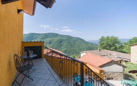 Casa Morgana: Casa, Balcone, Catena Montuosa, Cresta, Paesino Di Montagna, Color Legno, Pianta Della Casa, Eco Hotel, Lampada, Villa