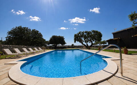 La Muraglia: Piscina, Blu, Acqua, Albero, Giochi D'Acqua, Ricorrere, Shade, Tempo Libero, Giardino, Landscaping