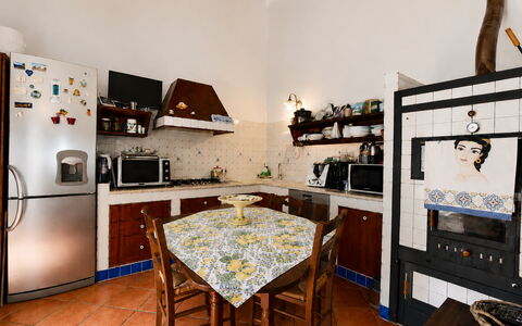 La Muraglia: Mobilia, Interior Design, Pavimentazione, Legna, Cucina, Pavimento, Camera, Soffitto, Illuminazione, Controsoffitto