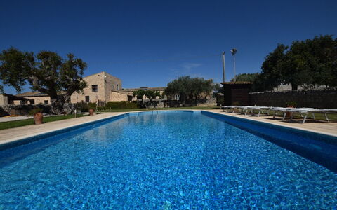 La Muraglia: Piscina, Estate, Shade, Hacienda, Mobili Da Esterno, Landscaping, Ricorrere, Villa, Cortile