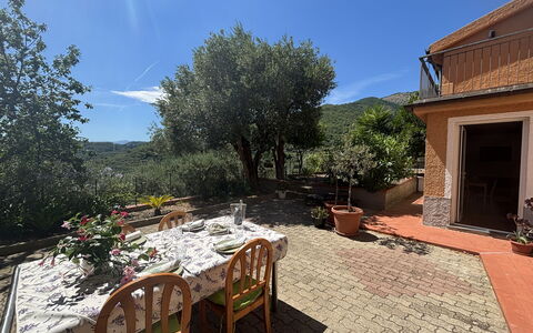 Il Fienile, Garden and Peacefull View: Geografia Montane, Collina, Paesaggio, Area Rurale, Catena Montuosa, Hill Station, Vaso Di Fiori, Cortile, Landscaping, Eco Hotel