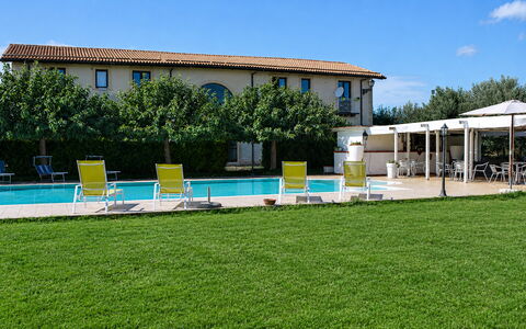 Villa Gertrude: Piscina, Shade, Estate, Ricorrere, Prato, Hacienda, Giardino, Landscaping, Cortile, Villa