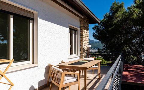A Casa di Amici: Mobilia, Interior Design, Pavimentazione, Pavimento, Tavolo, Legna, Soffitto, Sedia, Camera, Divano