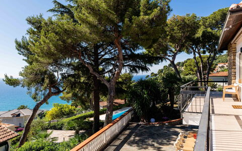 A Casa di Amici: Mobilia, Interior Design, Pavimentazione, Pavimento, Tavolo, Legna, Soffitto, Sedia, Camera, Divano
