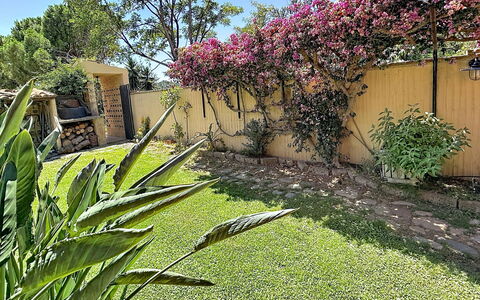 Villa Siria: Mobilia, Interior Design, Pavimentazione, Pavimento, Tavolo, Legna, Soffitto, Sedia, Camera, Divano