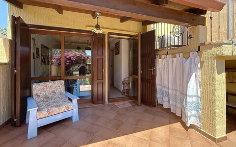 Villa Siria: Mobilia, Interior Design, Pavimentazione, Pavimento, Tavolo, Legna, Soffitto, Sedia, Camera, Divano