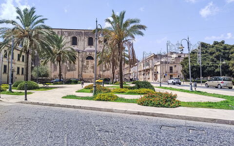 Dimora Avola Centro: Albero, Car Famiglia, La Piazza Cittadina, Arcade