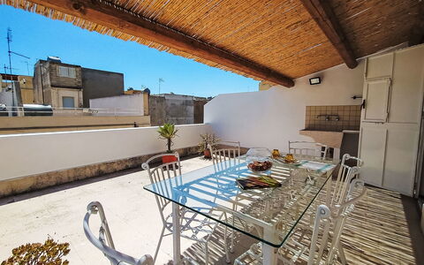 Dimora Avola Centro: Mobilia, Interior Design, Pavimentazione, Pavimento, Tavolo, Legna, Soffitto, Sedia, Camera, Divano