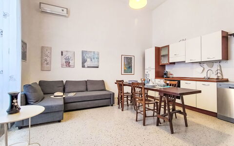 Dimora Avola Centro: Mobilia, Interior Design, Pavimentazione, Pavimento, Tavolo, Legna, Soffitto, Sedia, Camera, Divano