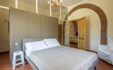 Casale delle Lupe, Campiglia Marittima: Parete, Interior Design, Mobilia, Camera Da Letto, Pavimentazione, Pavimento, Soffitto, Letto, Camera, Illuminazione