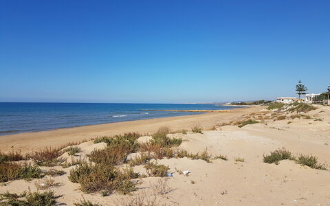 Villa la Vigne: Cielo, Blu, Spiaggia, Giorno, Corpo D'Acqua, Costa, Ambiente Naturale, Mare, Orizzonte, Sabbia