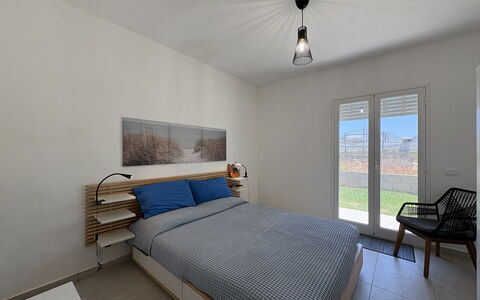 Villa la Vigne: Parete, Camera Da Letto, Interior Design, Pavimentazione, Pavimento, Letto, Legna, Mobilia, Soffitto, Casa