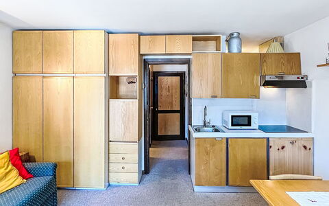 Presanella: Pavimentazione, Legna, Interior Design, Mobilia, Pavimento, Soffitto, Camera, Appartamento, Color Legno, Cucina