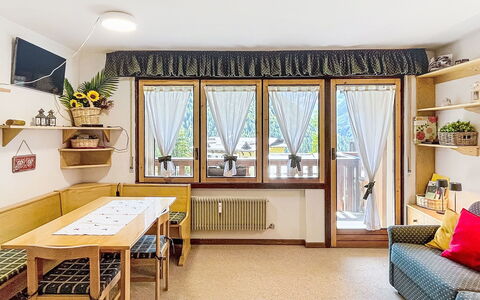 Presanella: Mobilia, Interior Design, Legna, Camera, Pavimentazione, Soffitto, Pavimento, Illuminazione, Casa, Divano