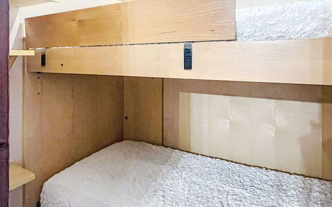 Presanella: Letto A Castello, Legna, Pavimento, Pavimentazione, Camera Da Letto, Letto, Biancheria, Bedding, Camera, Color Legno