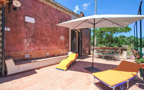 Il Giardino di Lara: Parete, Porta, Mobili Da Esterno, Sedia, Shade, Balcone, Tavolo Esterno, Color Legno, Hacienda, Pianta Della Casa