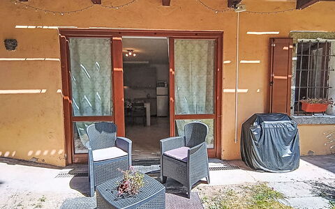 Stefani: Arbusto, Giardino, Zona Residenziale, Comunita 'Impianto, Lotto, Groundcover, Landscaping, Backyard, Cortile