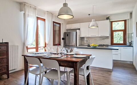 Le 3 Viste: Mobilia, Interior Design, Pavimentazione, Sedia, Legna, Cucina & Sala Da Pranzo Tavolo, Tavolo, Lampada, Pavimento, Sala Da Pranzo