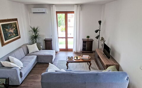 Le 3 Viste: Mobilia, Interior Design, Pavimentazione, Divano, Legna, Pavimento, Soggiorno, Camera, Tavolo, Illuminazione