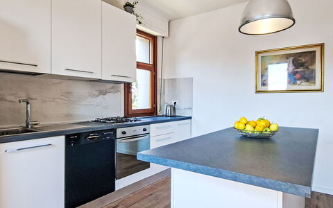 Le 3 Viste: Controsoffitto, Cucina, Pavimentazione, Elettrodomestico Da Cucina, Interior Design, Cabinetry, Pavimento, Legna, Mobilia, Apparecchio Major