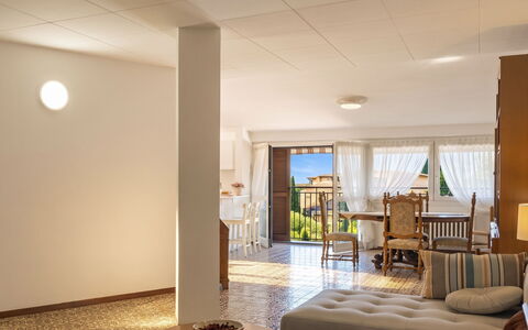 Balconi sulla Spiaggia: Balcone, Color Legno, Pianta Della Casa, Mobili Da Esterno, Vaso Di Fiori